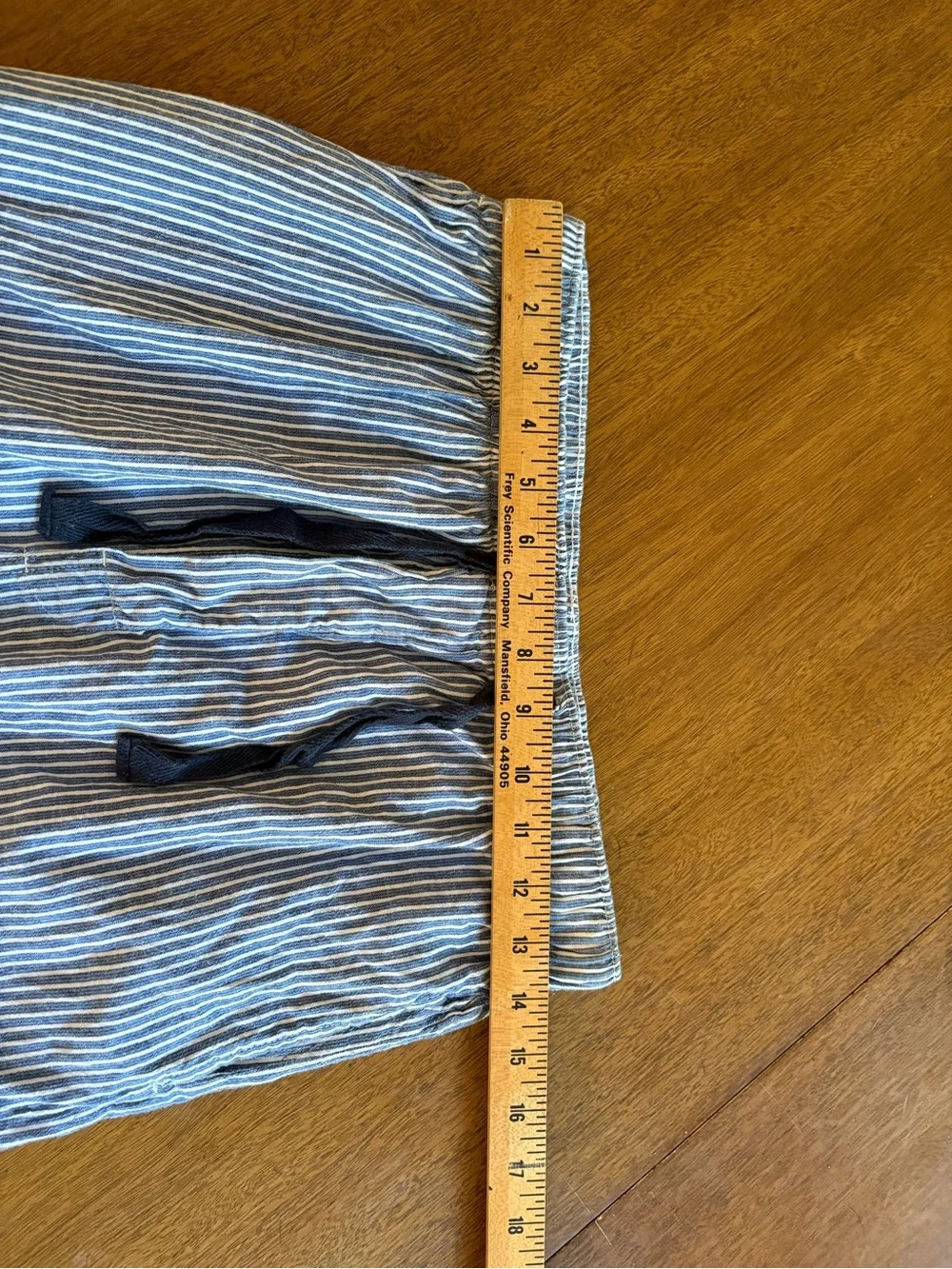 Men’s IZOD blue and white striped vertical pajama/ lounge pants
